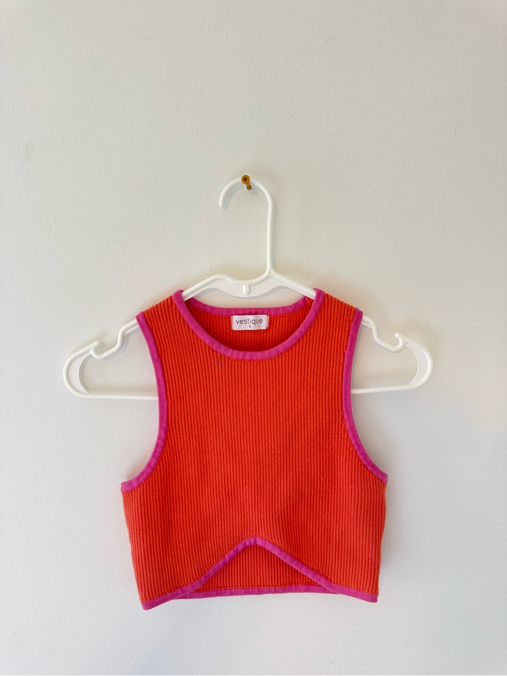 Vestique Women’s Pink & Orange Cropped Ribbed Tank Top